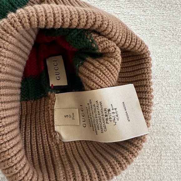 Authentic Gucci pompom-embellished striped cable-knit wool beanie. - Picture 3 of 3